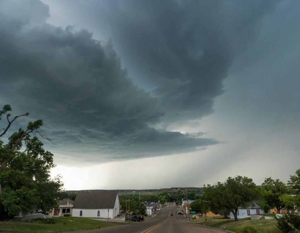 Super cell storm nearing town in Texas